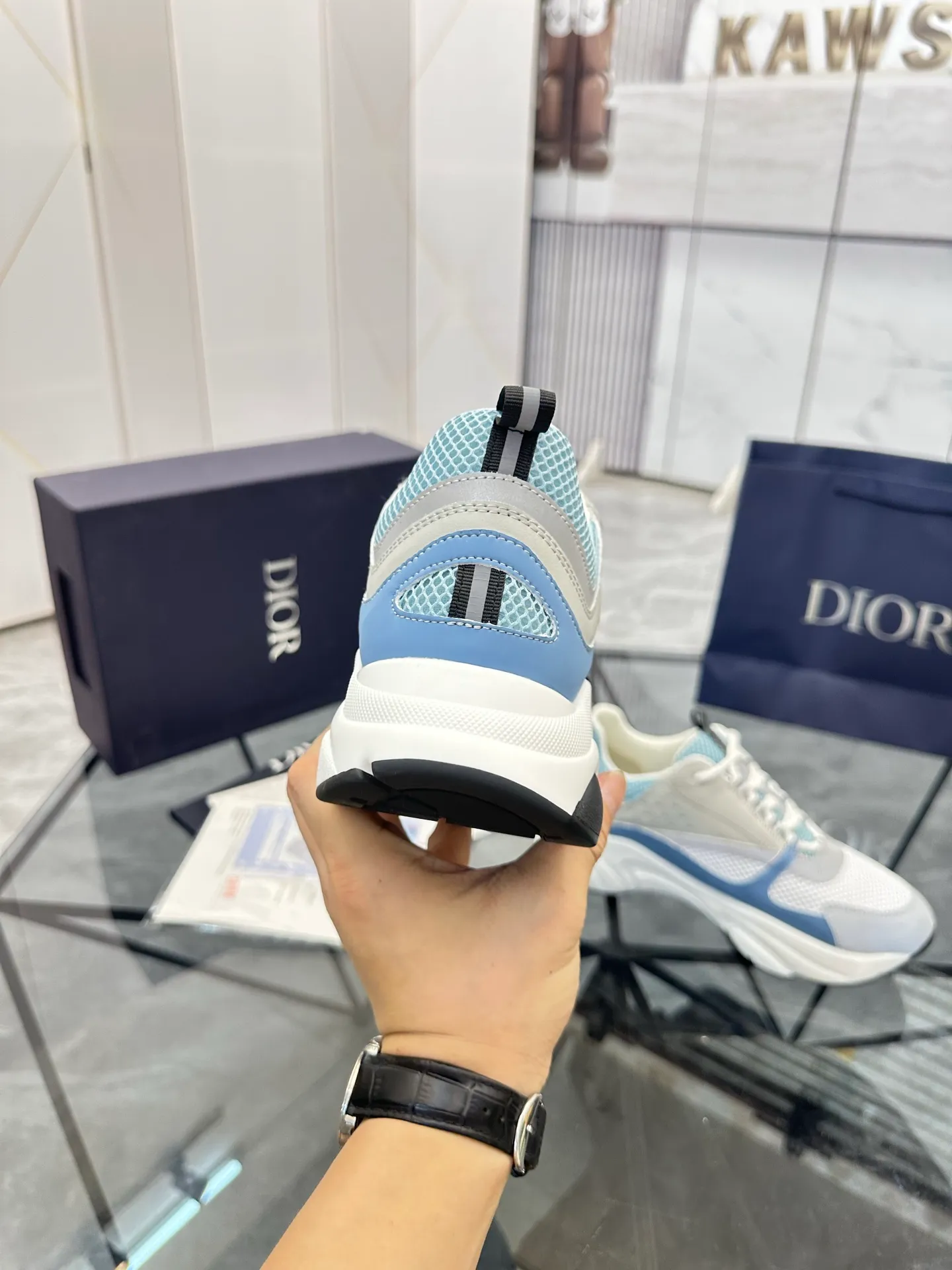 Men's shoes: 💰P460¥ Ready in Guangzhou, fully packaged Product trademark: Dior* "Dior*" low-top casual shoes Regular size: 38-46 (can be customized to 47) B22 Product materials: imported cowhide leather upper spliced ​​with original fabric, breathable lining, original outsole. Number: 920